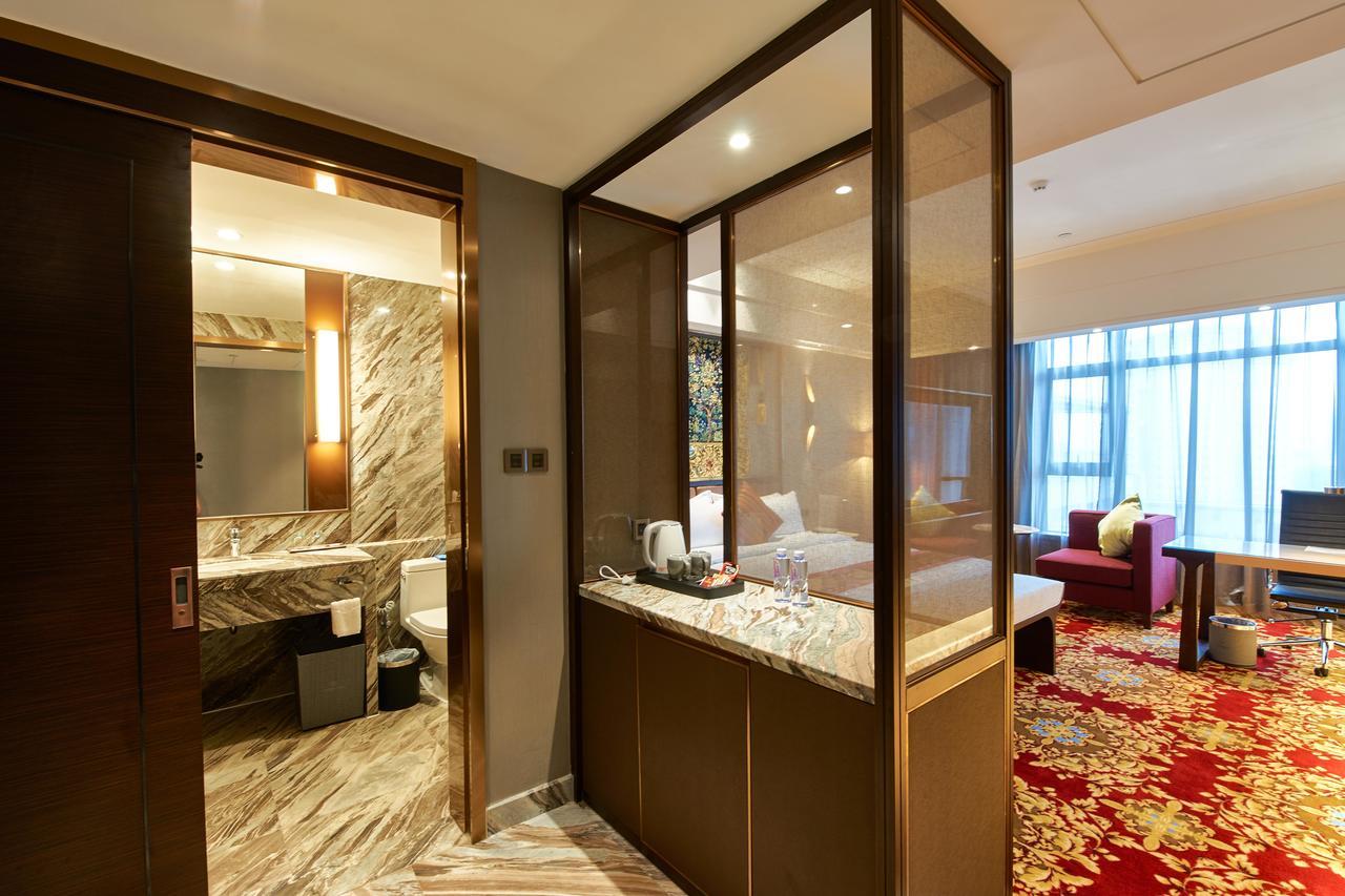 Zhongshan Guzhen Huayu Landmark Hotel Exterior photo